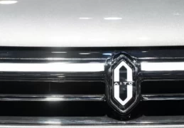 赛力斯H股上市获批推动股价创新高，上半年净利润增长超80%